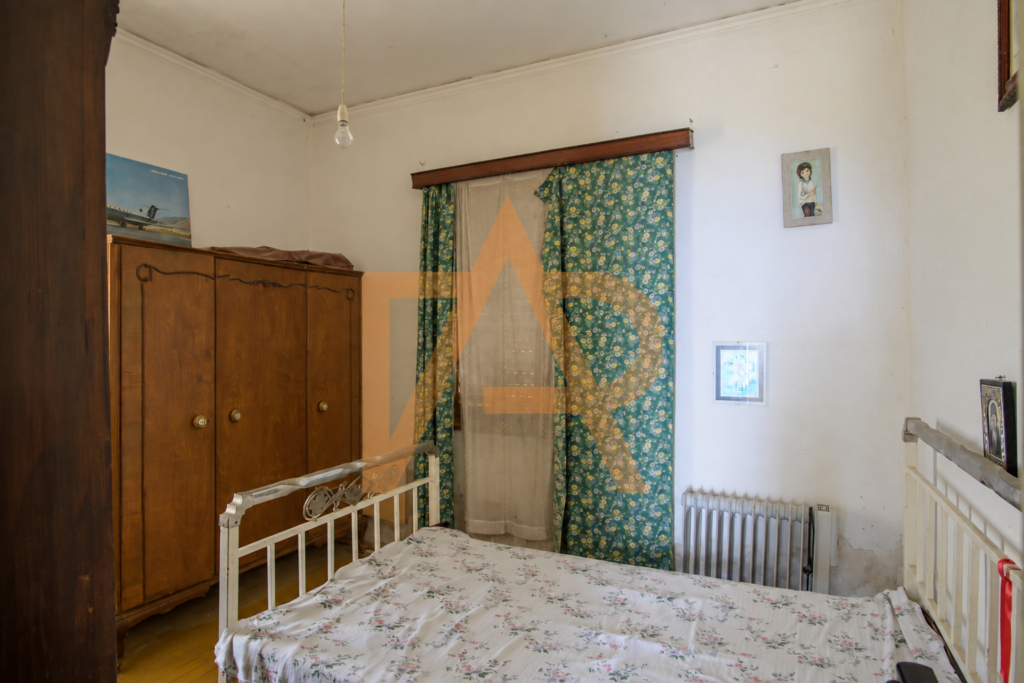Room 1 Vourliotes